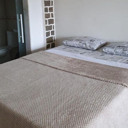 Guest House Flor De Laranjeira São Pedro da Aldeia الغرفة الصورة